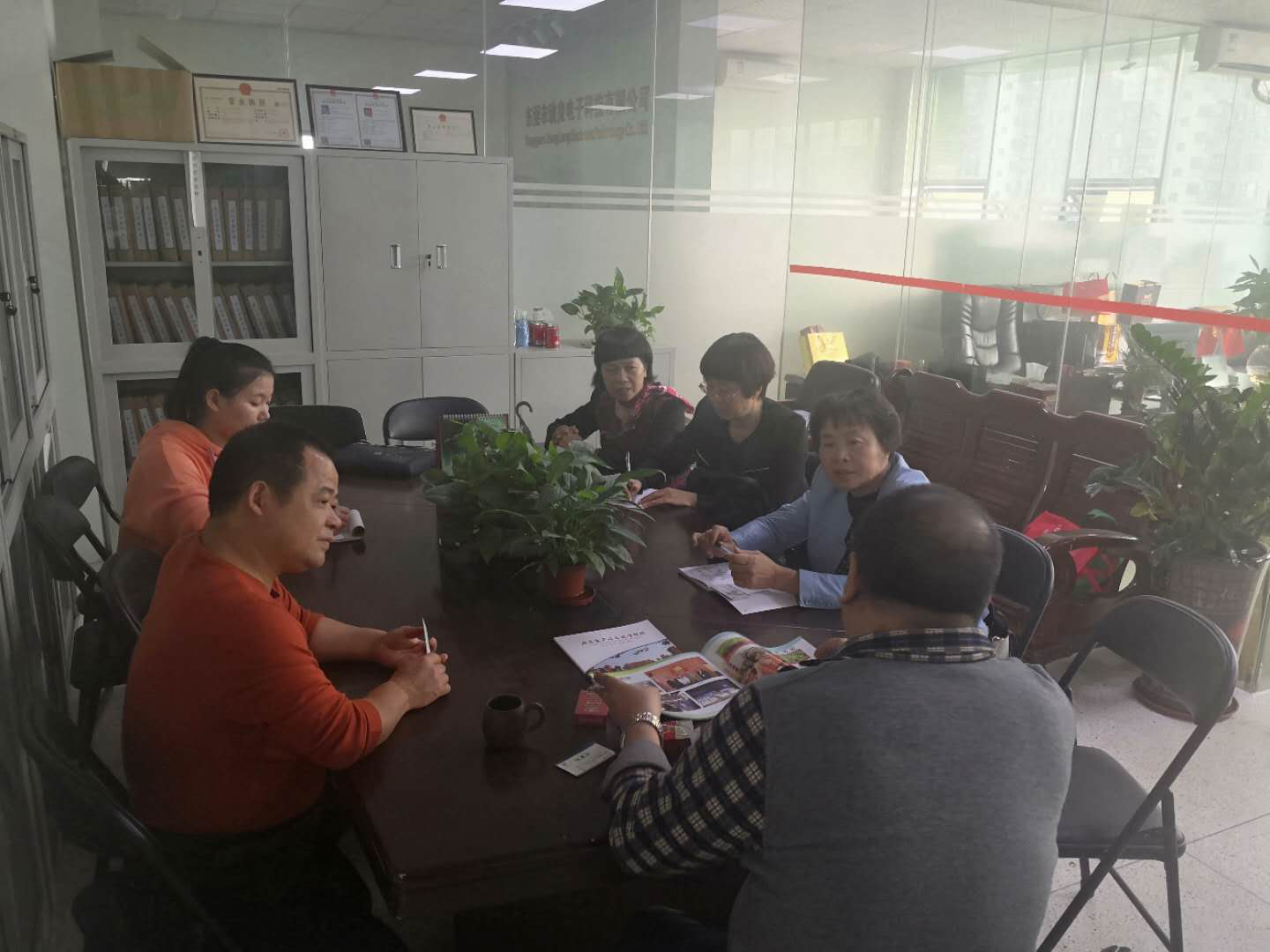 （图三：恒永升药业领导与我院领导座谈会）.png