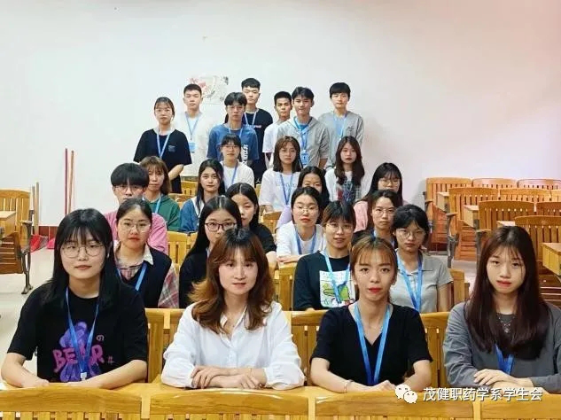图5  学生会全体合影留念.png