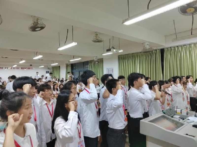 集体宣誓1.jpg