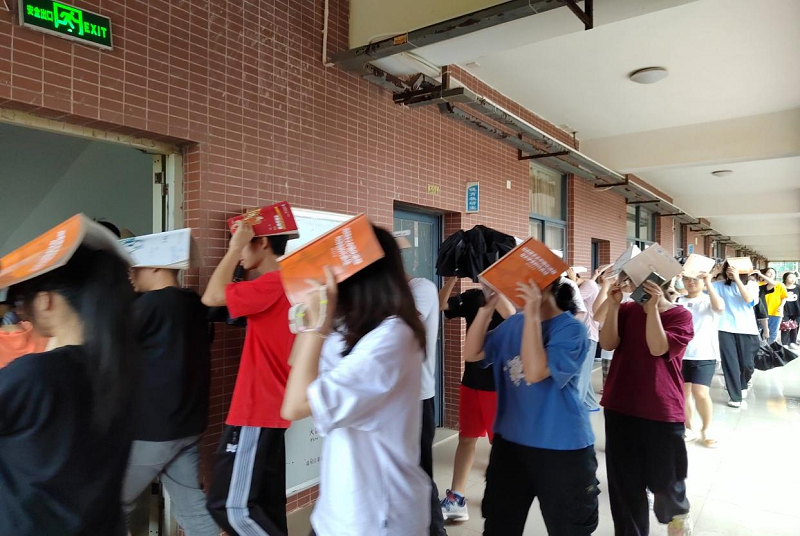 同学们疏散.png