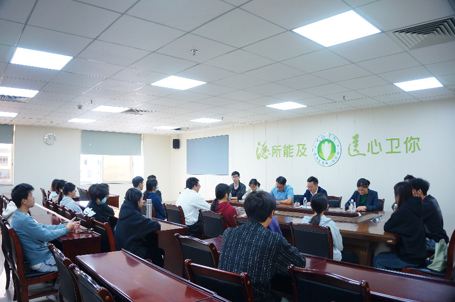 与实习生开展见面会.JPG