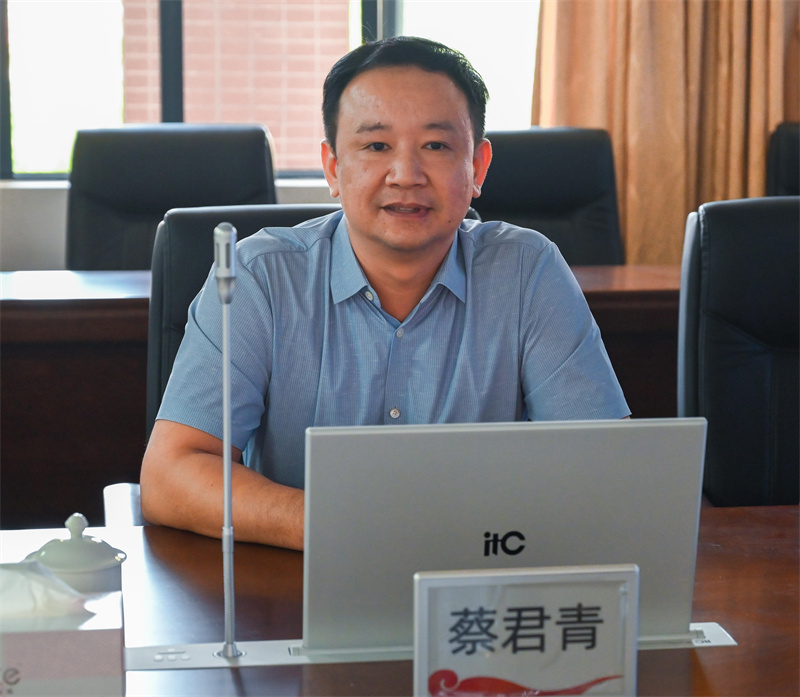 蔡君青.jpg