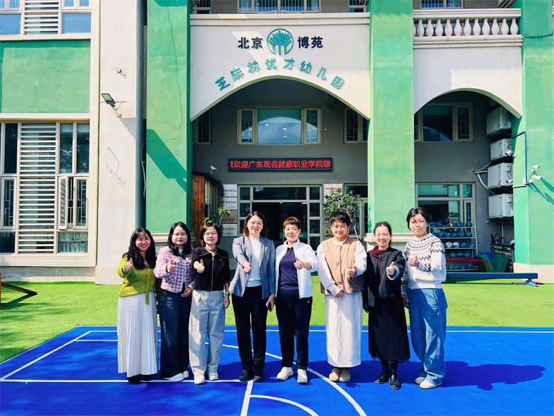 图为校企代表合影.jpg